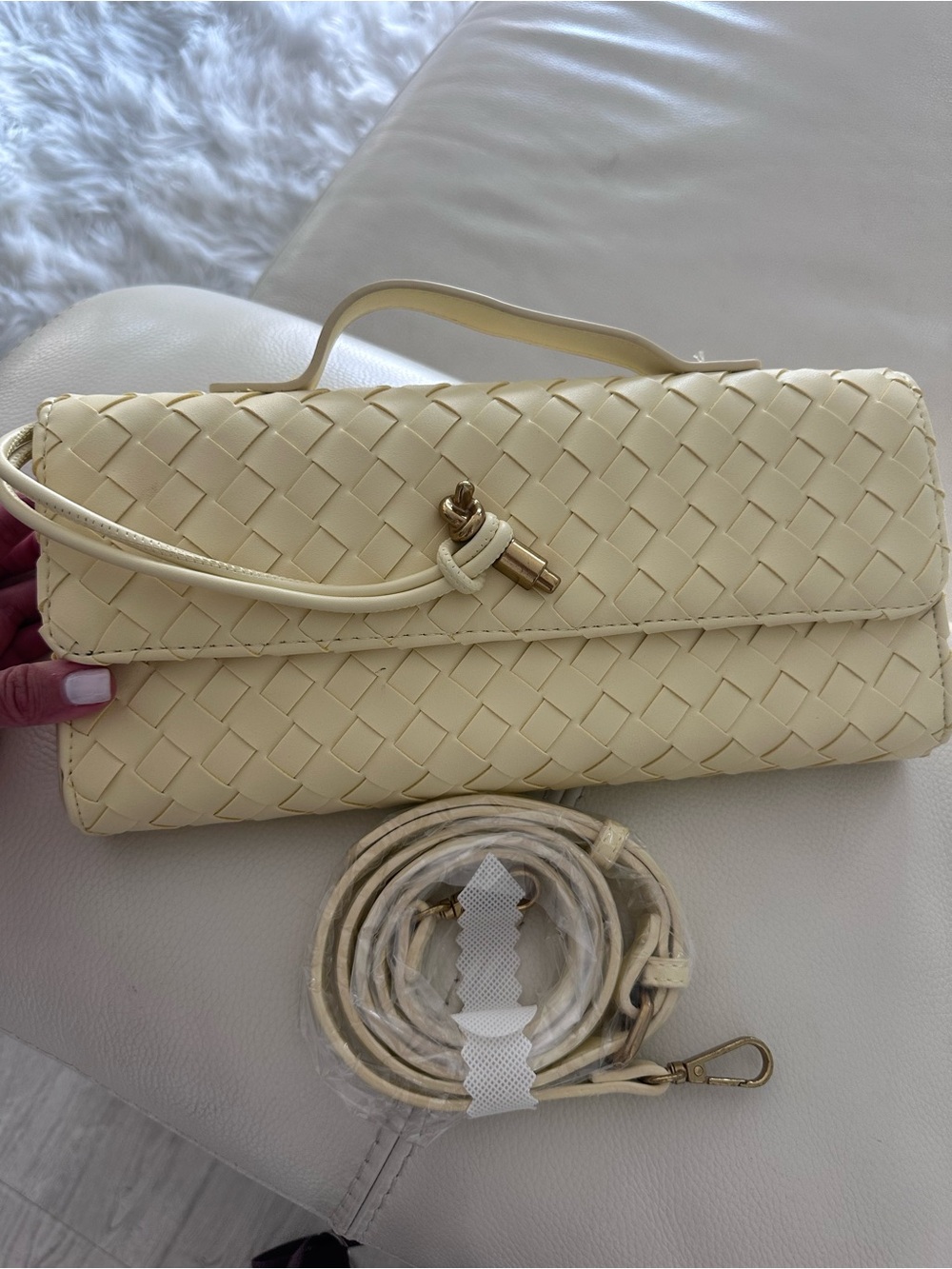 Butter yellow woven clutch - Picture 6 of 6